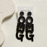 Boucles d’Oreilles "OMG" – L’audace en lettres capitales