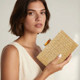 Clutch en Forme de Bambou à Tissage d'Herbe avec Fil Doré Scintillant pour Femmes, Chaîne Métallique Détachable et Bandoulière Crossbody, Idéal pour Vacances, Voyages, Plage, Pique-niques, Fêtes Extérieures, Mariages Thématiques, Cadeaux de Vacances